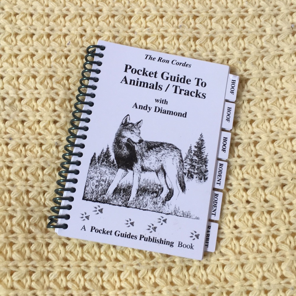 Pocket guide book about animal tracks.